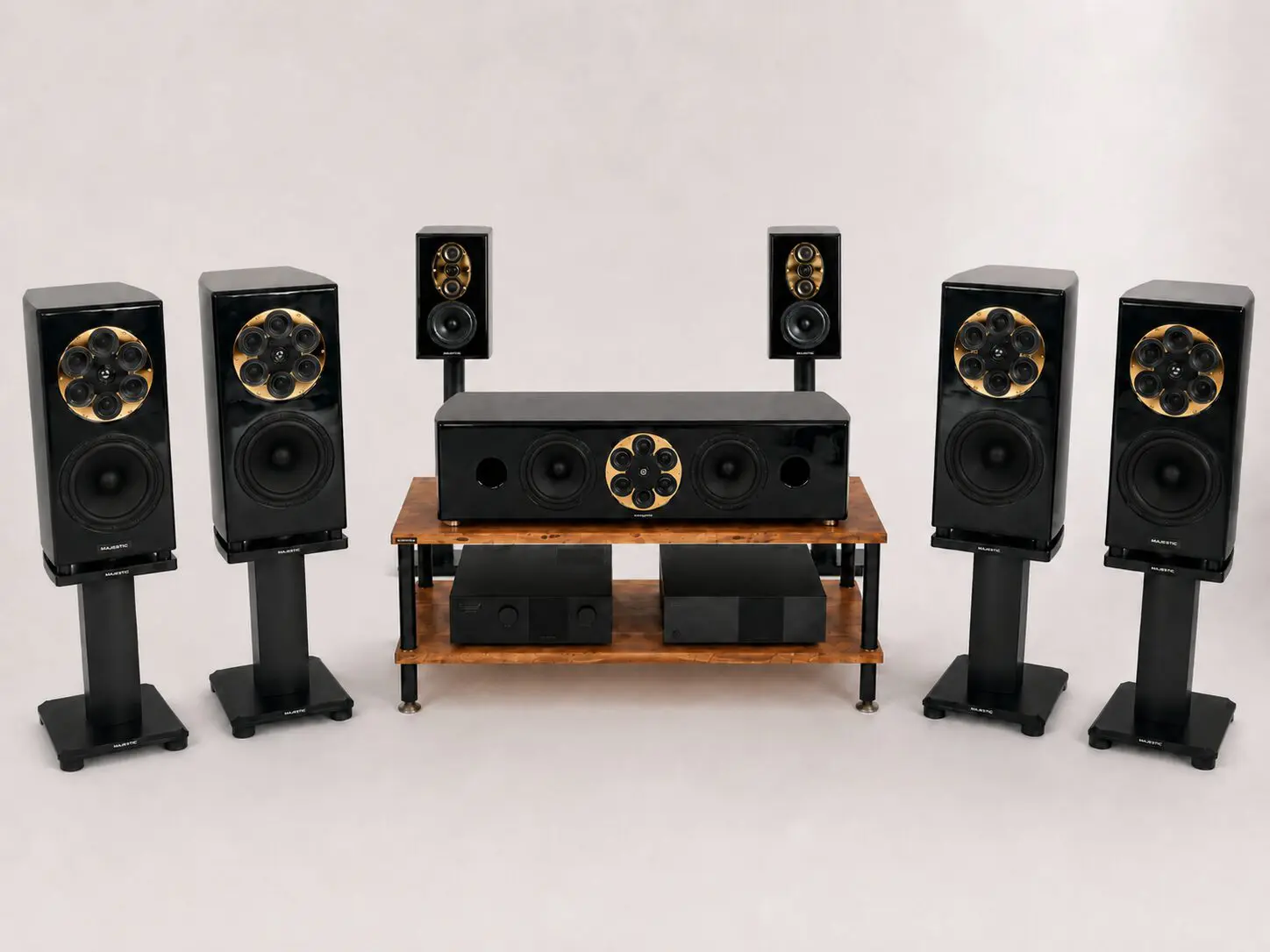 NEURON Acoustic Majestic M 5.0.2 Lautsprecher-Setup mit Center und R/T