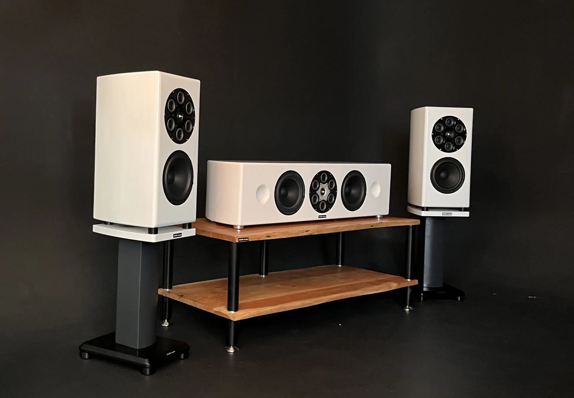 NEURON Acoustic Majestic M 3.0 Lautsprecher-Setup mit Center